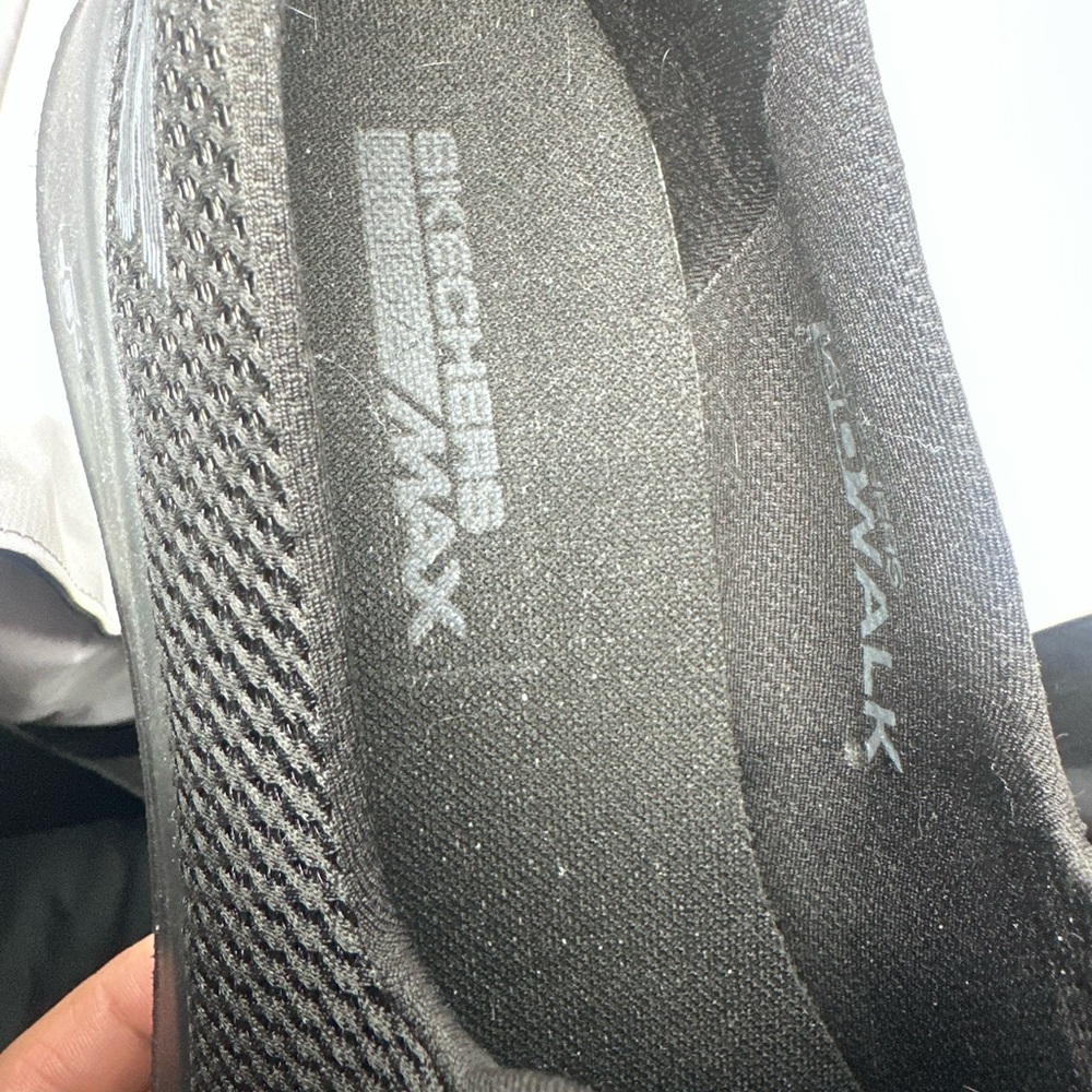 Skechers Men's Black Slip-On Shoes sz. 9 - Picture 3 of 9